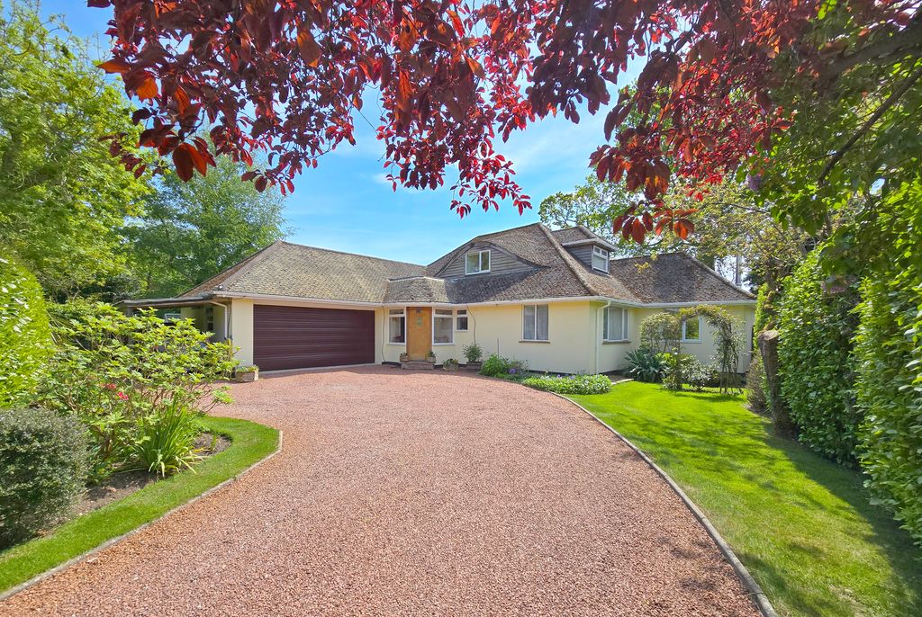 Property photo 1 of 15 Longmead Main