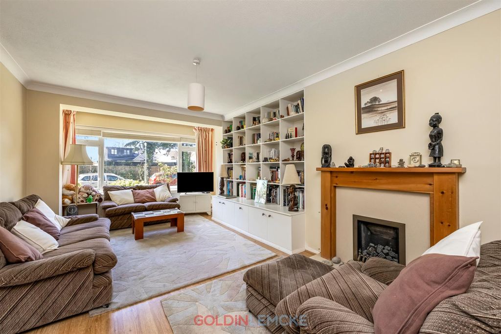 Property photo 2 of 17 Sitting Room