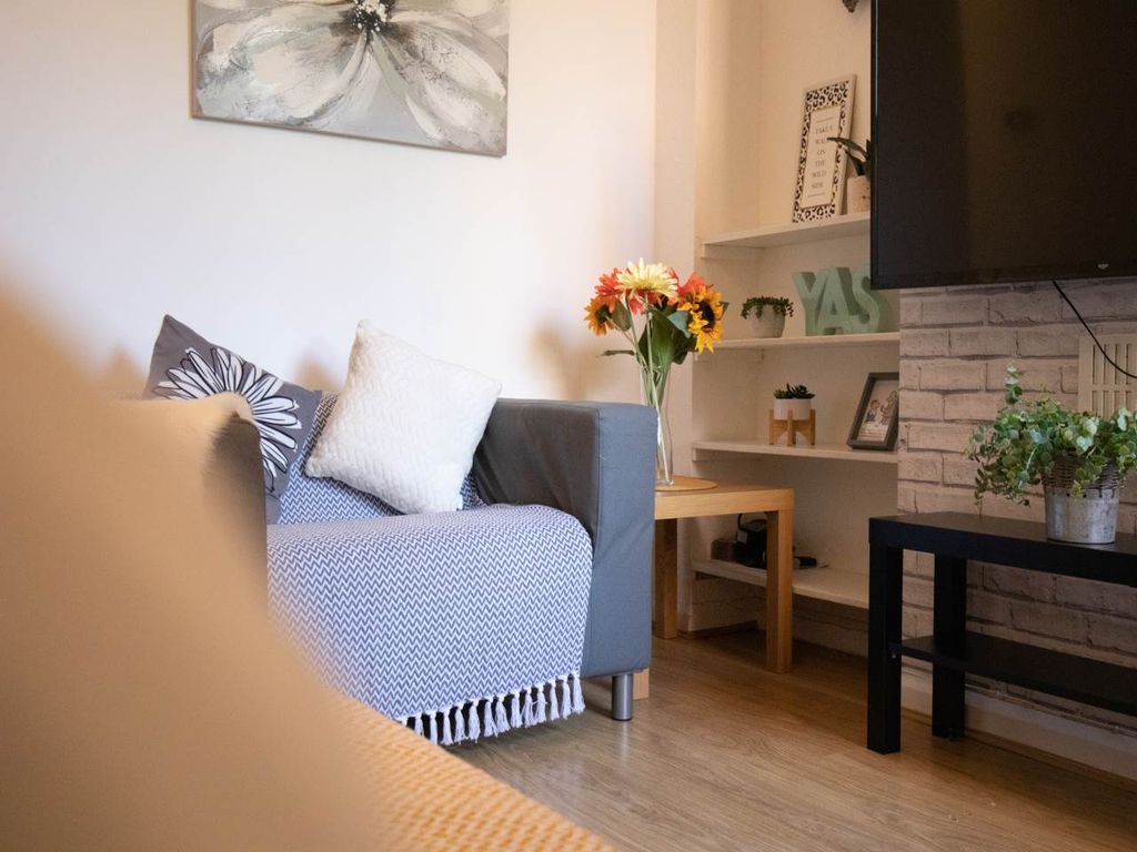 Property photo 3 of 15 Living Room