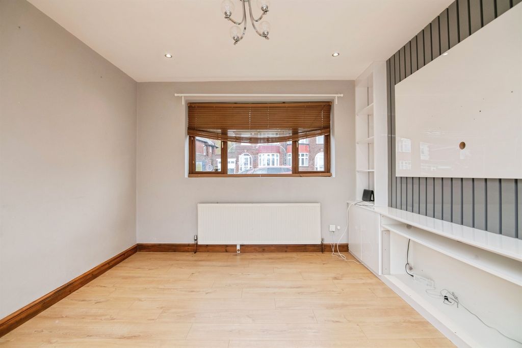 Property photo 3 of 23