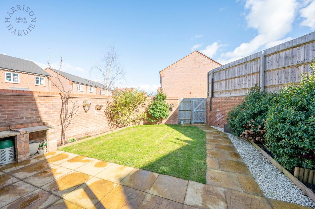 Property photo 2 of 16 Garden