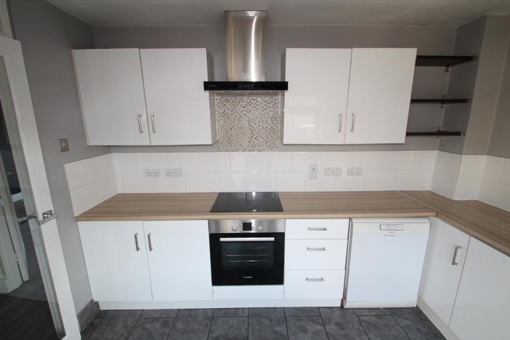 Property photo 3 of 10 Kitchen