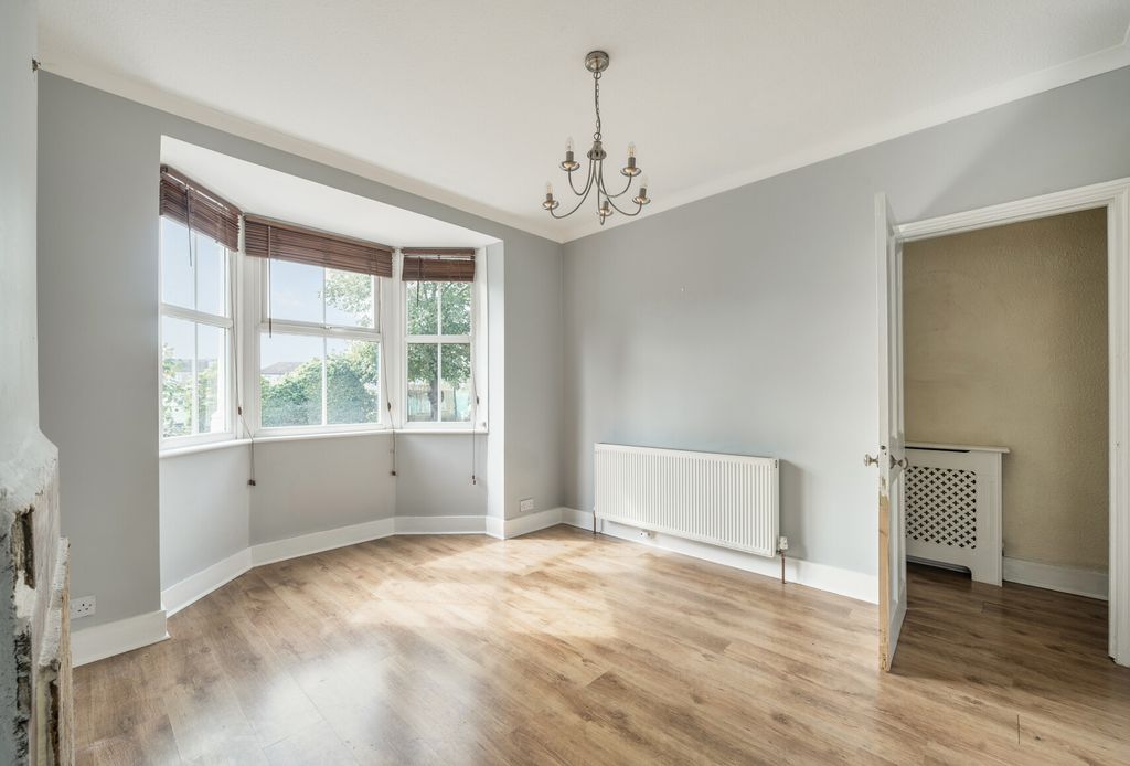 Property photo 2 of 17 1353332-13-68c167...