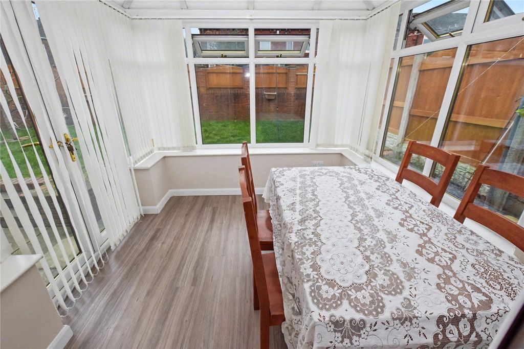 Property photo 3 of 13 Conservatory