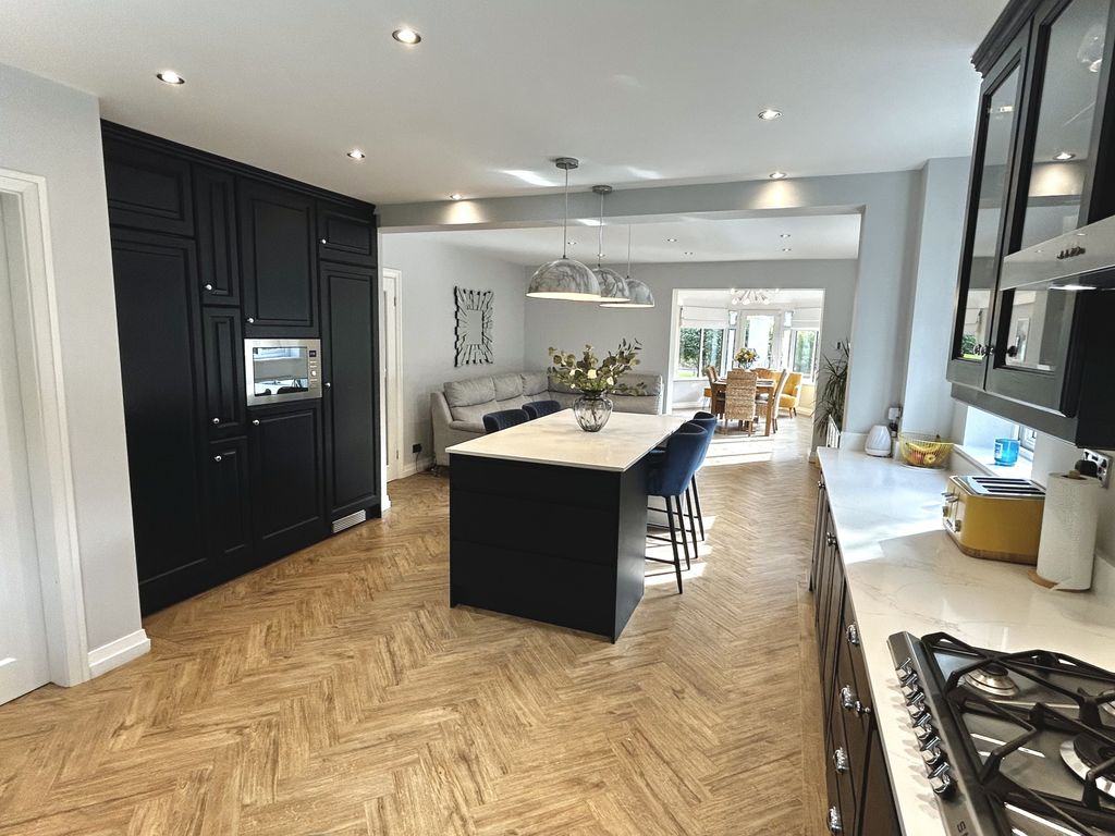 Property photo 3 of 35