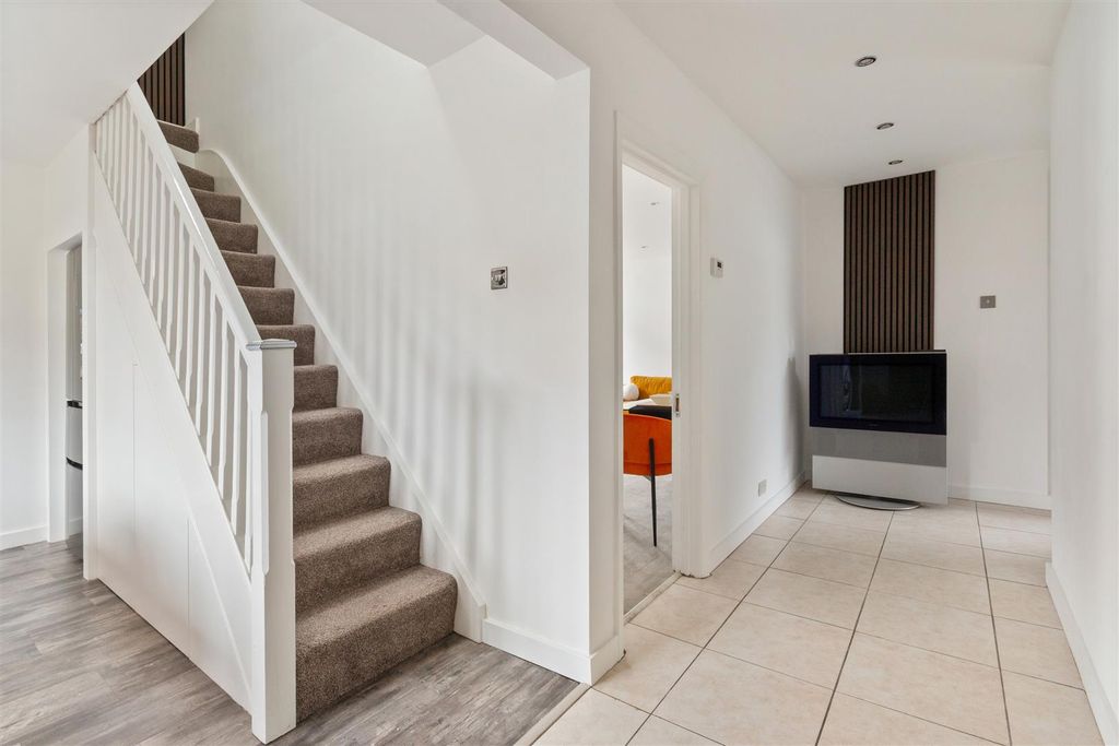 Property photo 2 of 23 Johns Lane