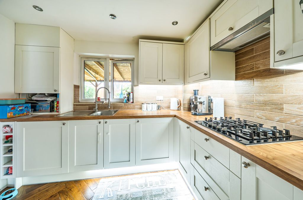 Property photo 3 of 13 1403091-7-6970d26...