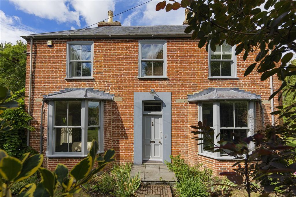 Property photo 2 of 33