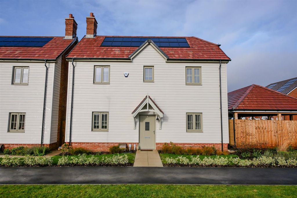 Property photo 1 of 17 Approach