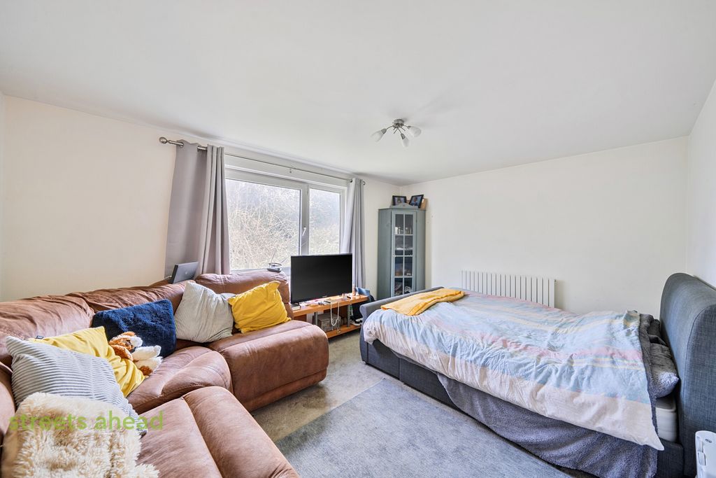 Property photo 2 of 14 A8B84c45-24E0-420...