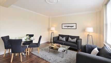 Property photo 3 of 8 Lounge
