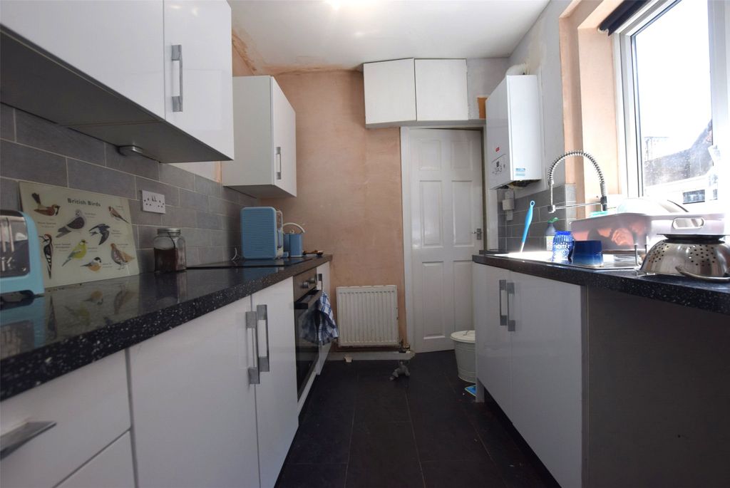 Property photo 2 of 8 Kitchen