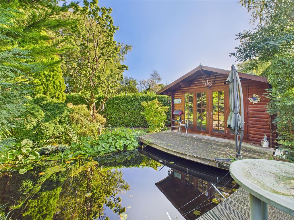 Property photo 2 of 30 Cam03303G0-Pr0215-Still017.Jpg