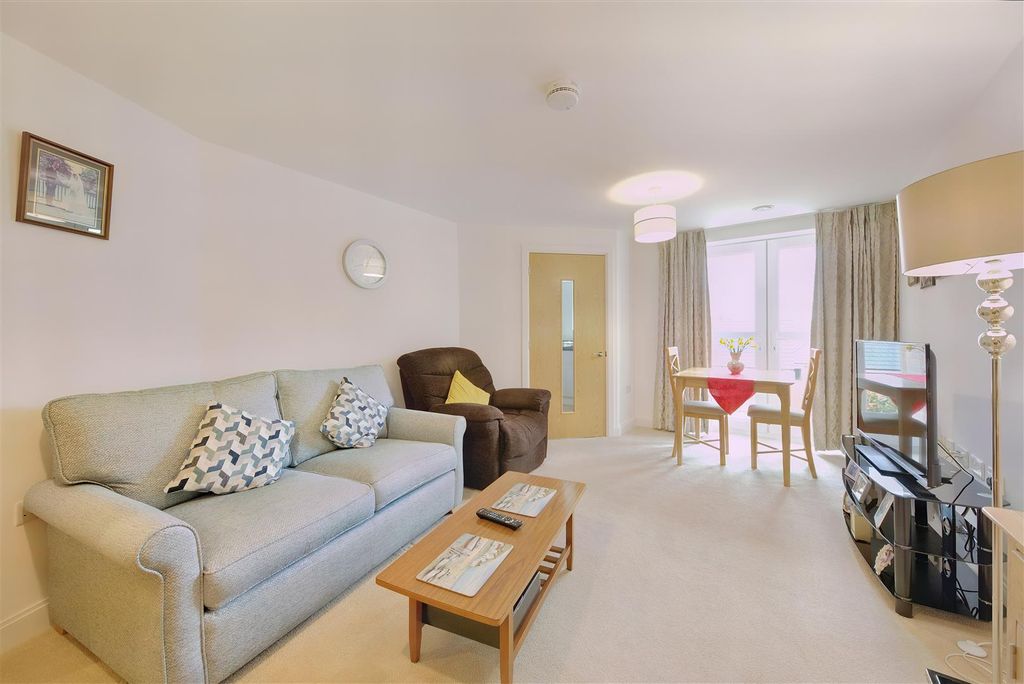 Property photo 3 of 36 8539275-Interior12.Jpg