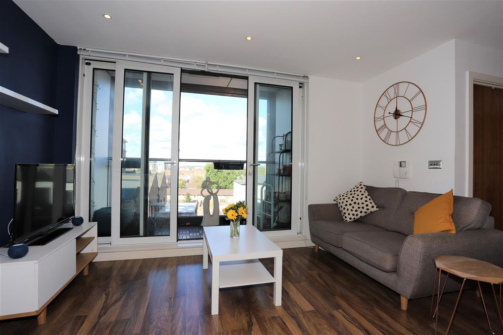 Property photo 2 of 8