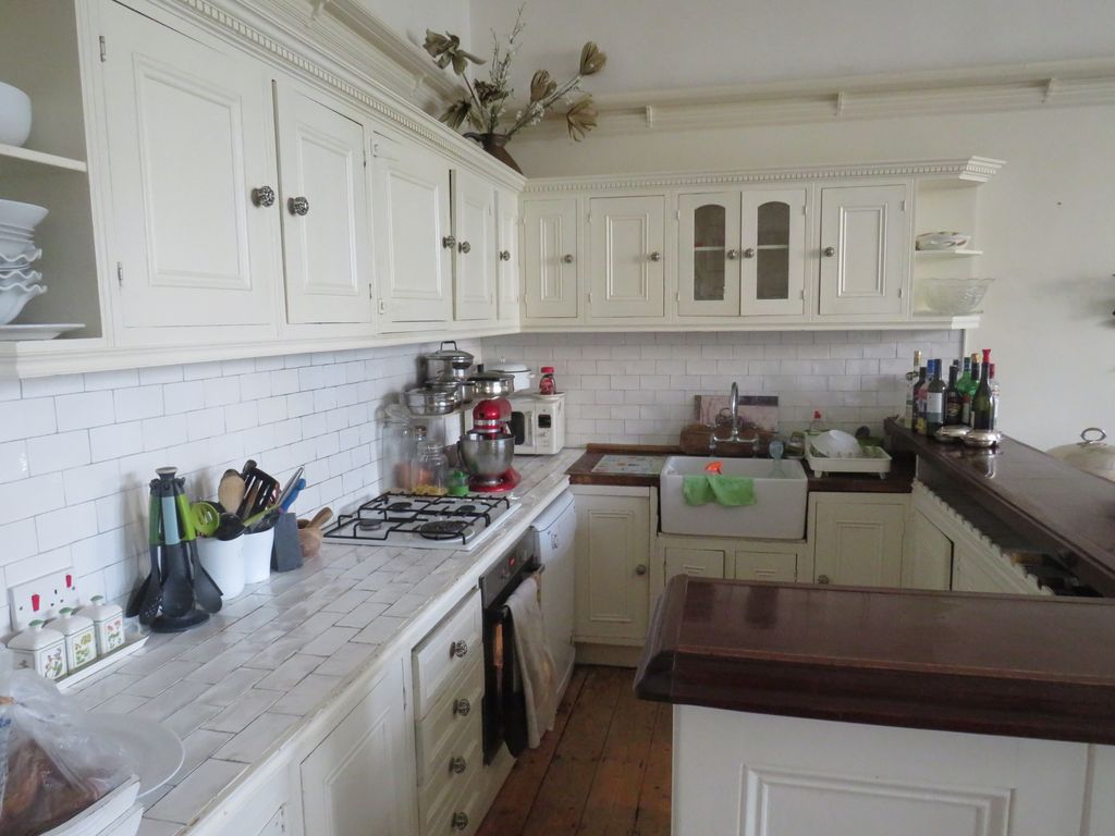 Property photo 3 of 8 Photo 4