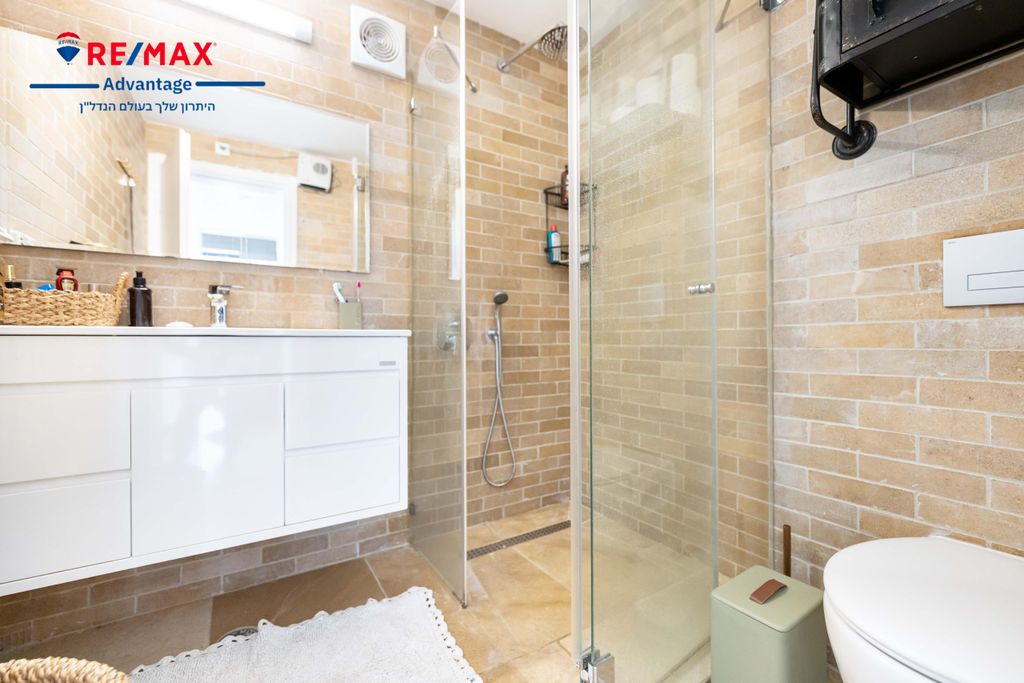 Property photo 2 of 3