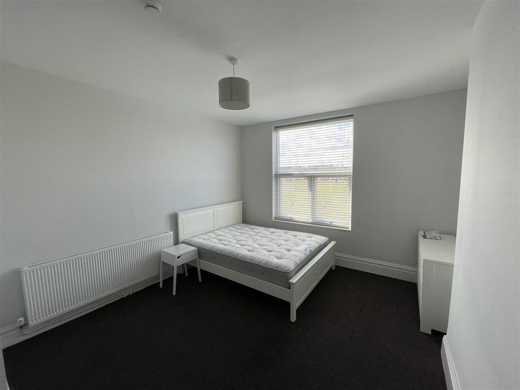 Property photo 2 of 6 1D_Borough_Rd_Bedroom_One.Jpg