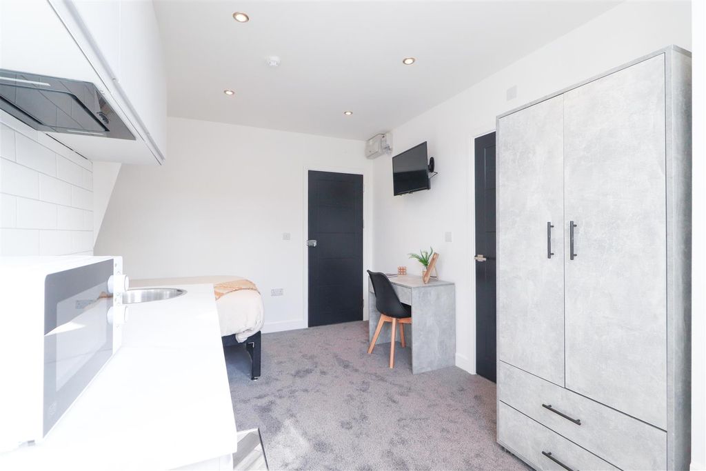 Property photo 1 of 4 17 Regent Street.Jpg