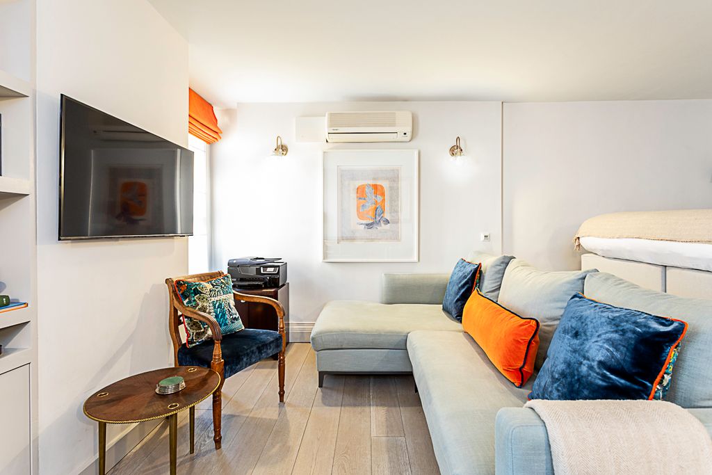 Property photo 2 of 26