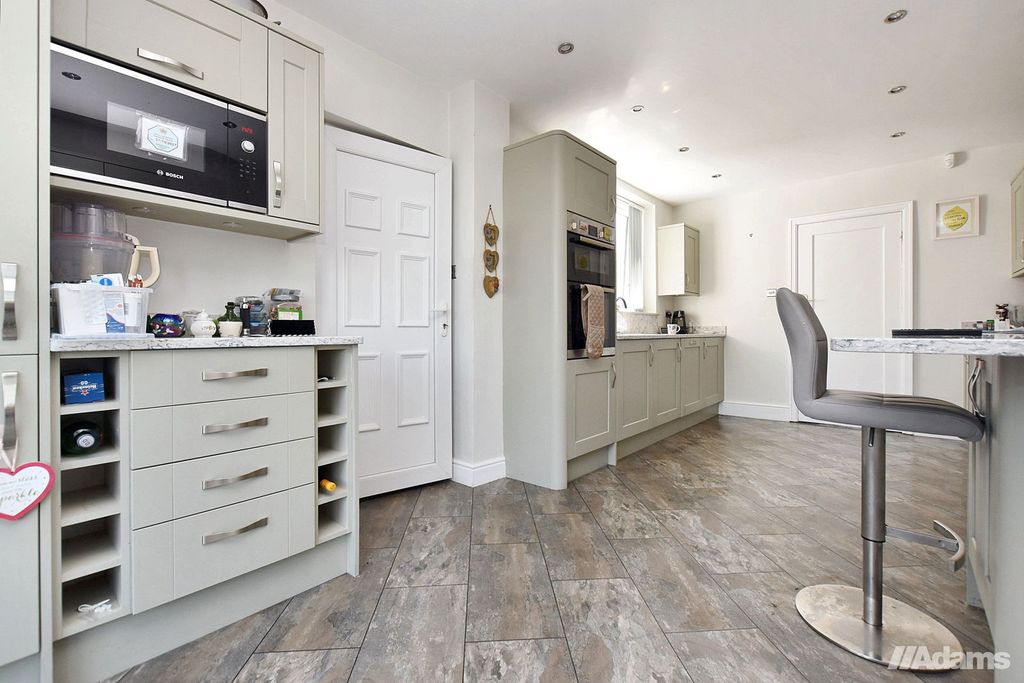 Property photo 2 of 27