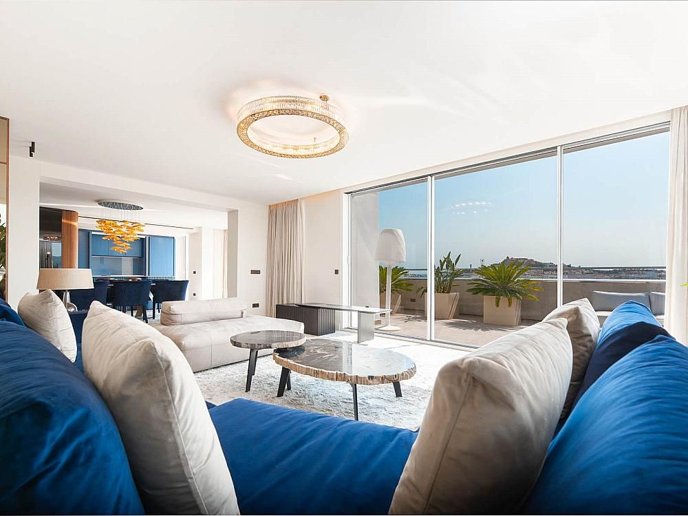 Property photo 2 of 50