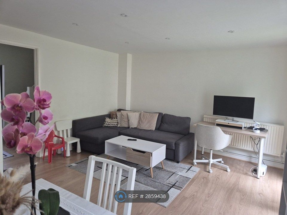 Property photo 3 of 13 Living Room