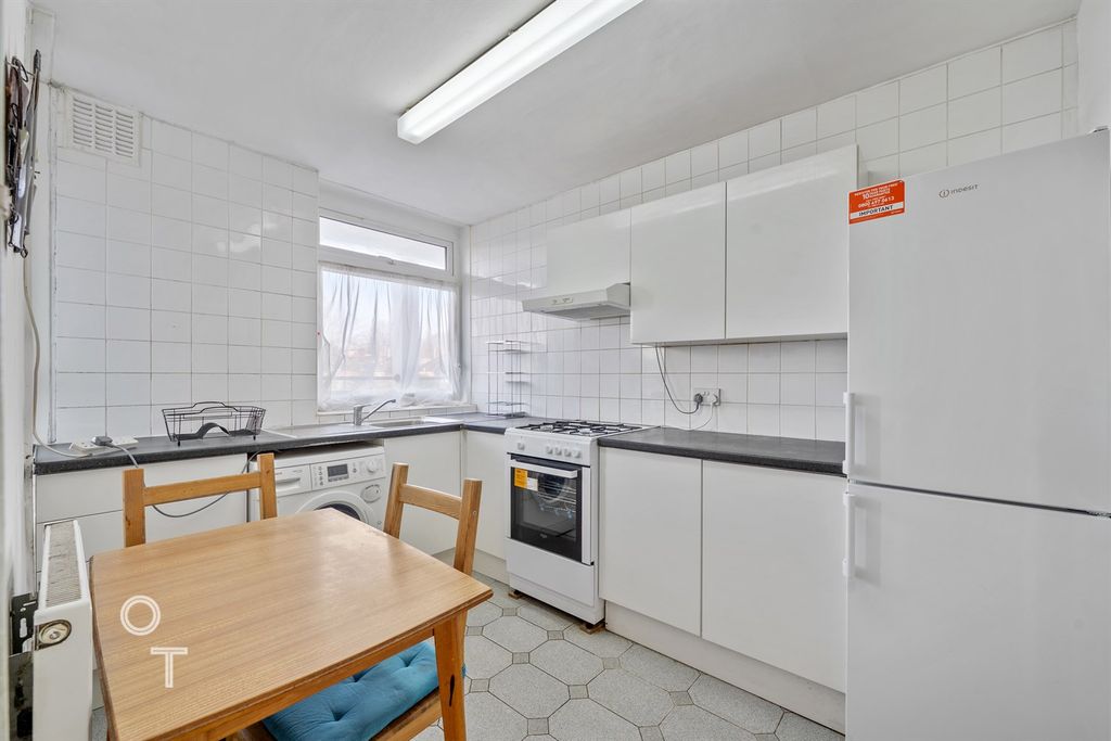 Property photo 3 of 8 Kitchen