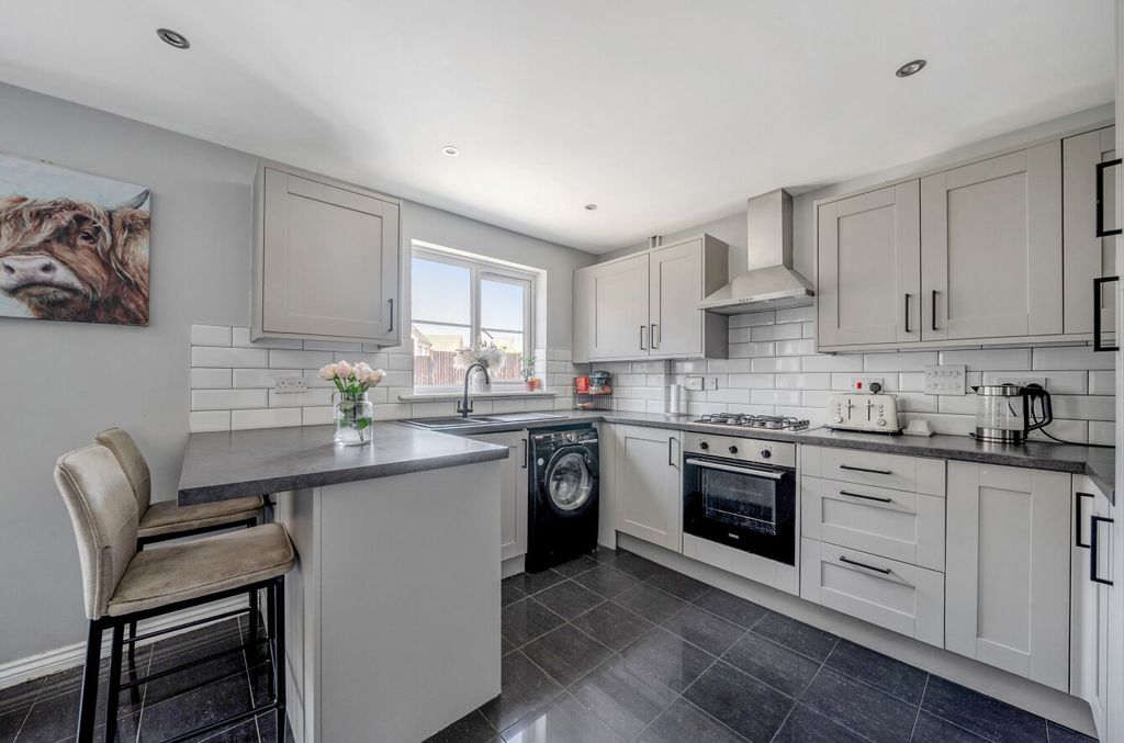 Property photo 3 of 13 6-6A76004B0Bf83-1...
