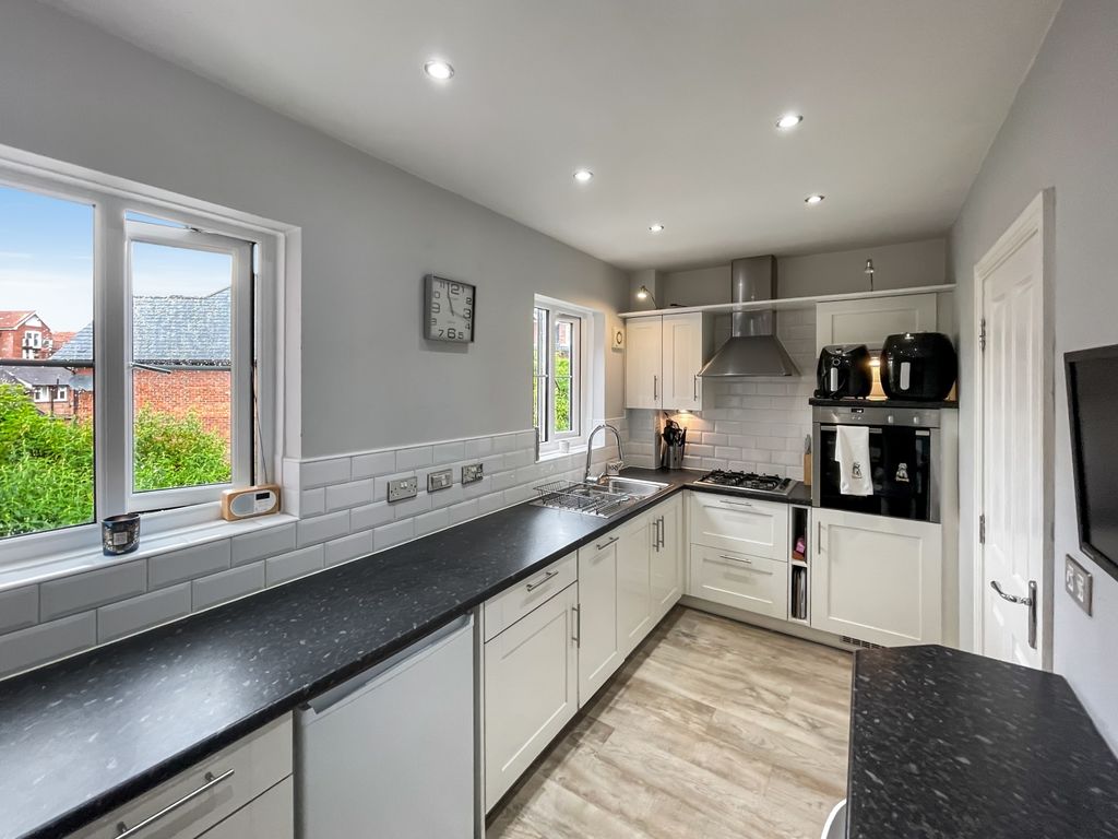 Property photo 3 of 19 Kitchen-4