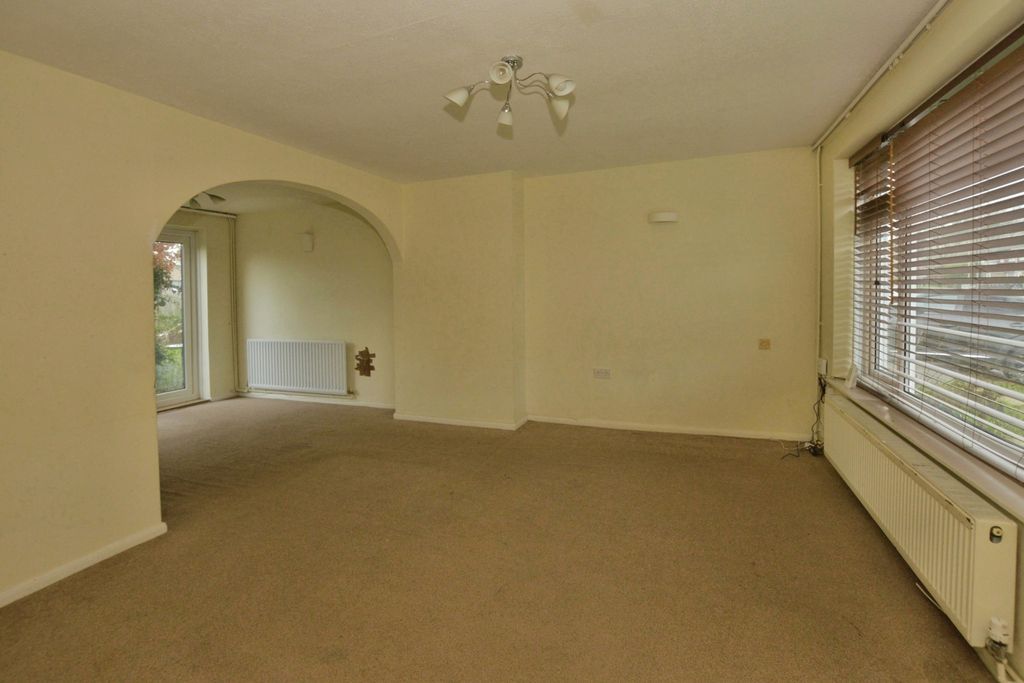 Property photo 2 of 14 Living/Dining Room