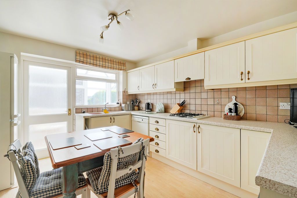 Property photo 3 of 26 Dining Kitchen