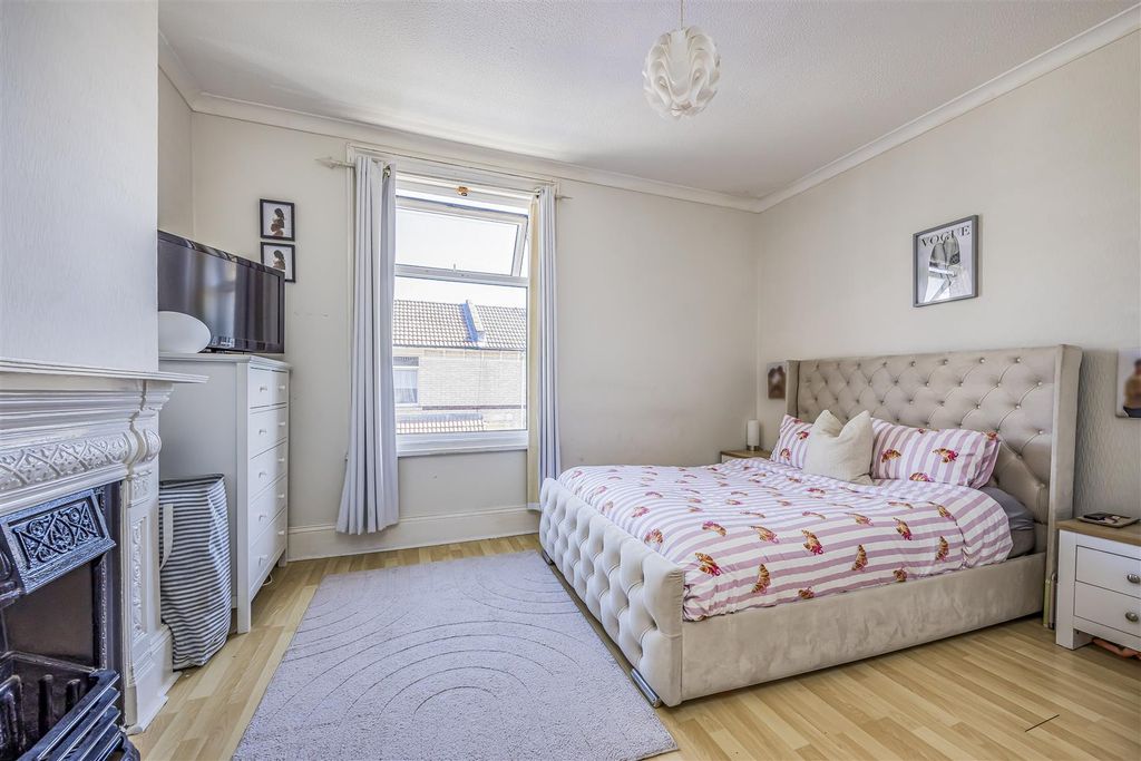 Property photo 2 of 25 24 Burleigh Road, Portsmouth-Porticomarketing-Sold