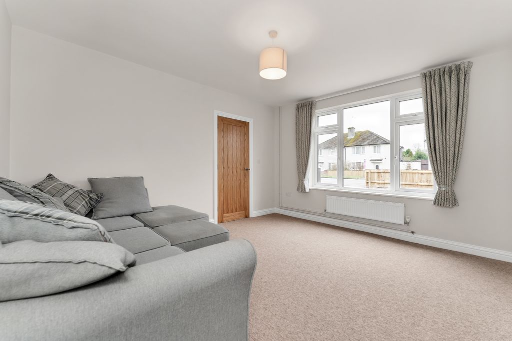 Property photo 3 of 20 Living Room