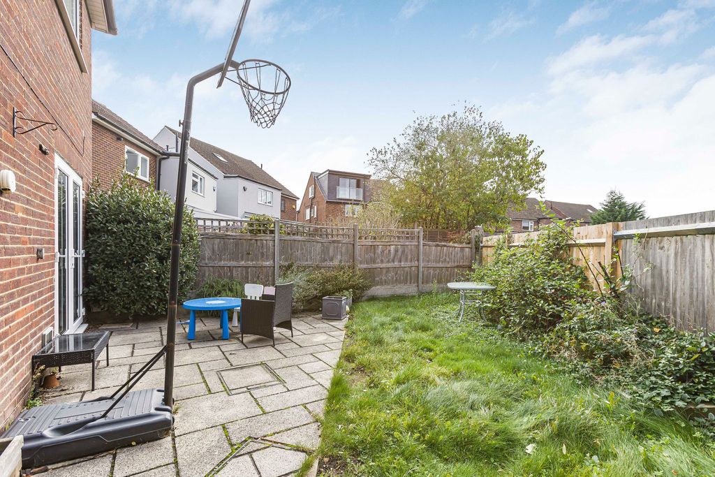 Property photo 2 of 16 Photograph 5