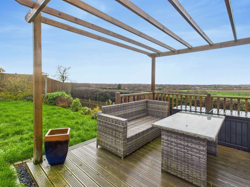 Property photo 2 of 28