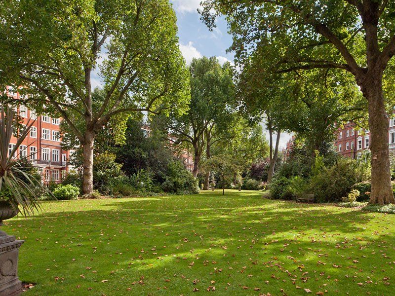 Property photo 3 of 20 Communal Gardens
