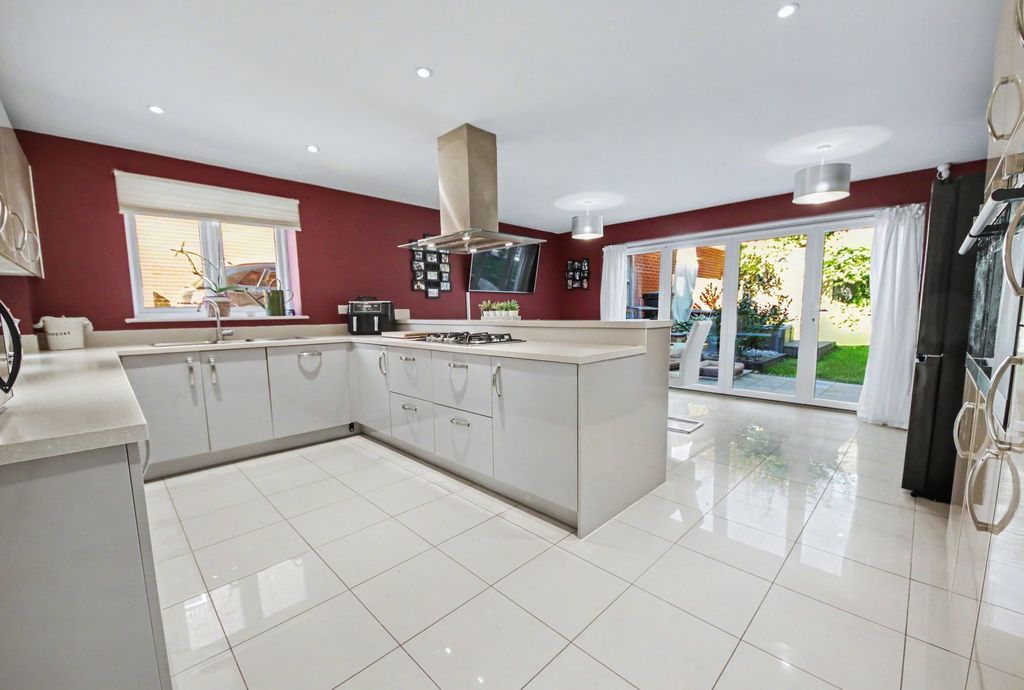 Property photo 2 of 23