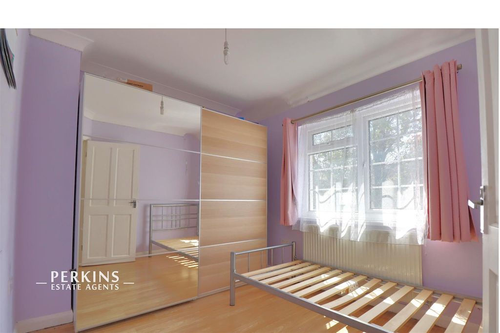 Property photo 3 of 6 Bed 1.Jpg