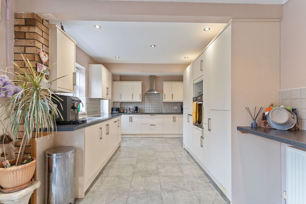 Property photo 2 of 23