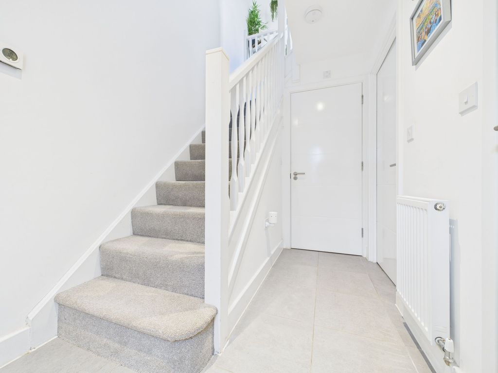 Property photo 2 of 14 Hallway