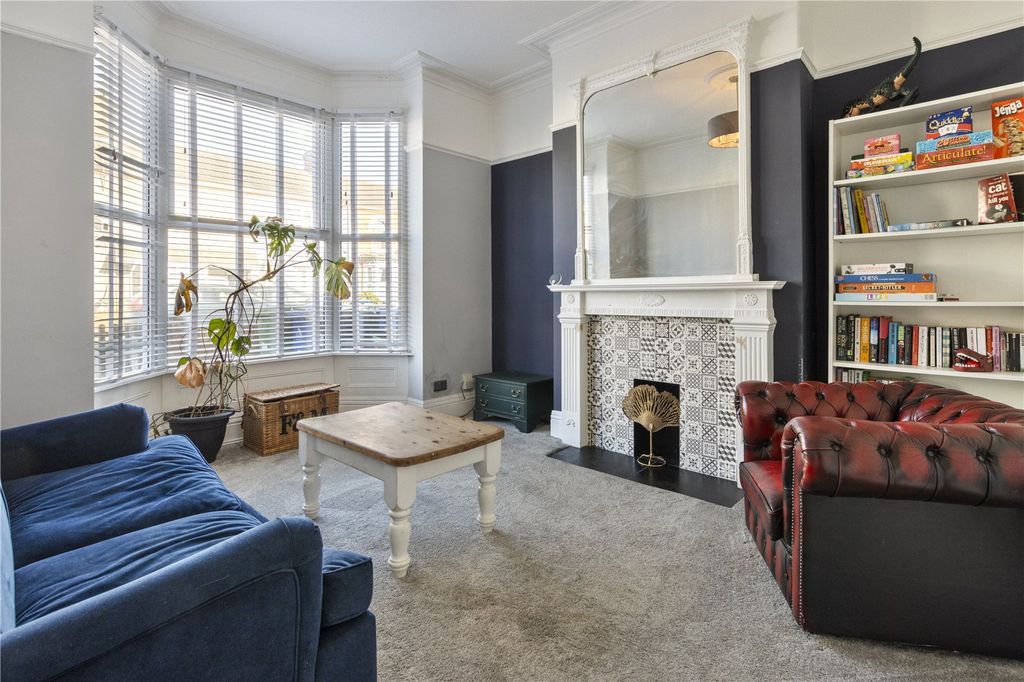 Property photo 2 of 25 Picture No. 12