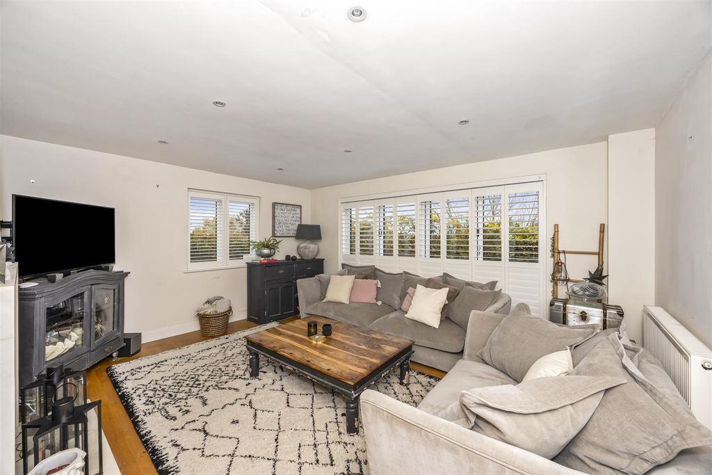 Property photo 2 of 28 Sitting Room