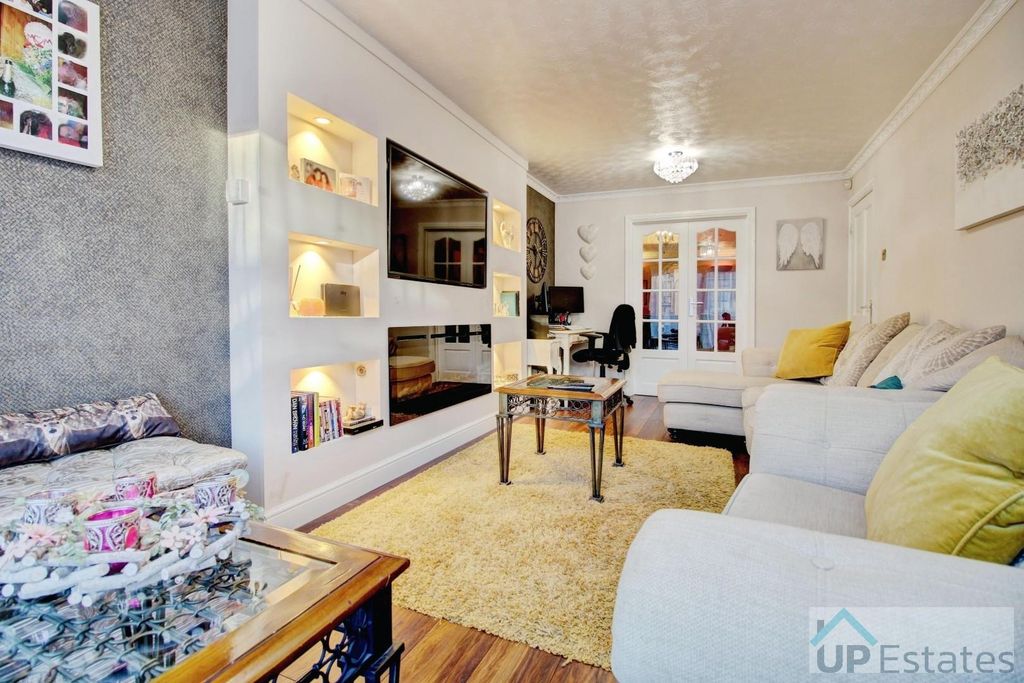 Property photo 2 of 21