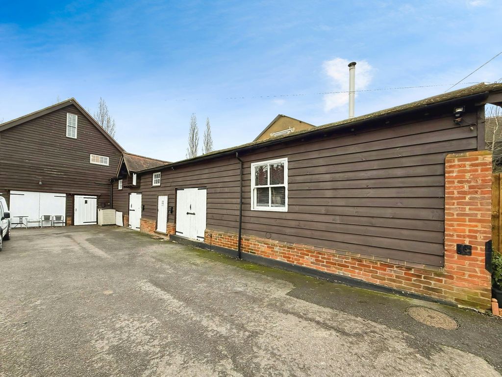 Property photo 2 of 11 External