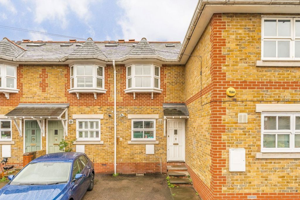 Property photo 1 of 11