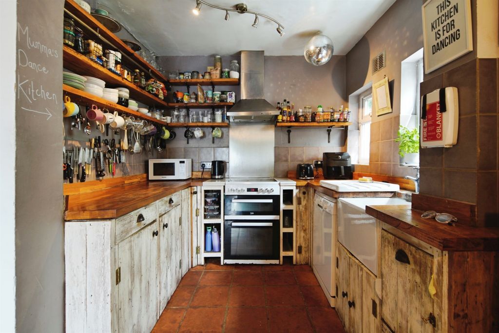 Property photo 2 of 17