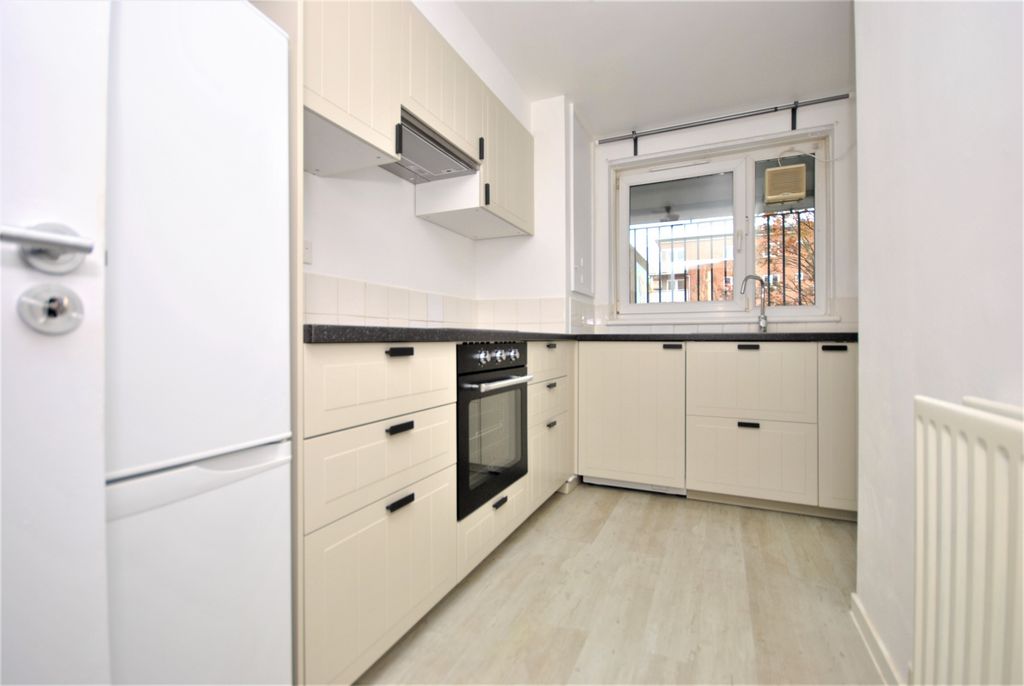 Property photo 3 of 6 Kitchen