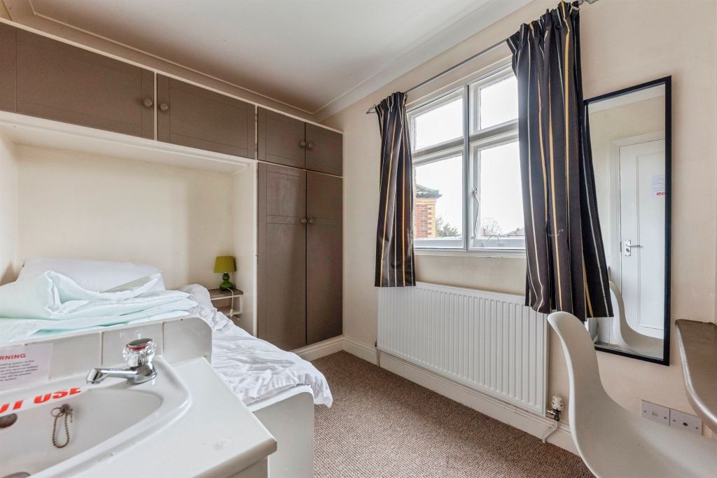 Property photo 3 of 24