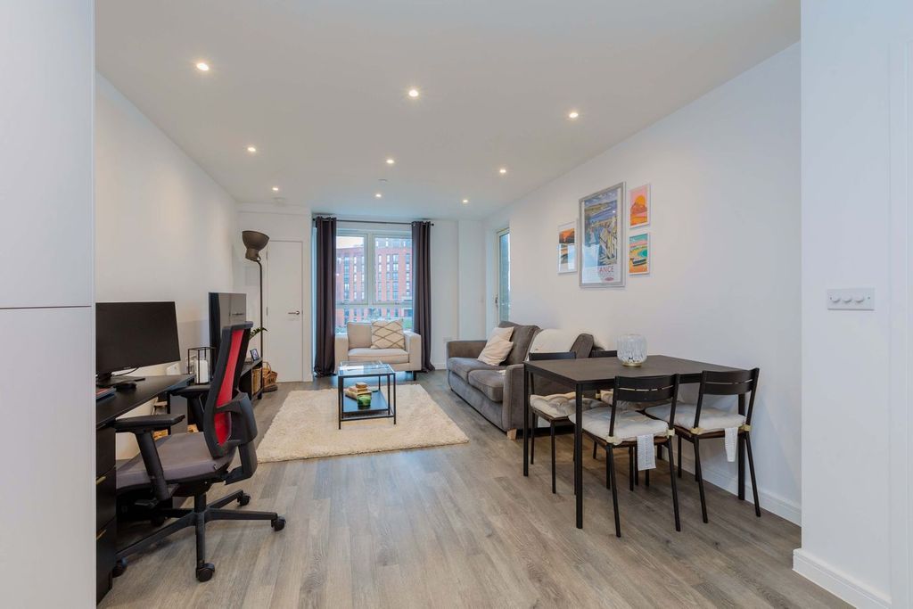 Additional image 8 of 1 bed flat for saleTrinity Place, Park Street, Maidenhead SL6
